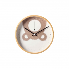 Quartz plywood wall clock with bear on the clock face